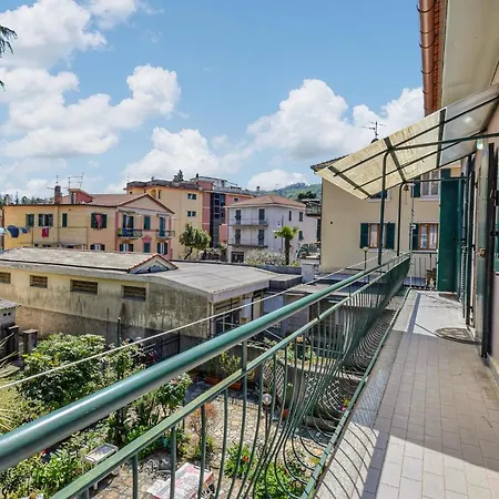 2 Bedroom Gorgeous Apartment In Rapallo Lägenhet *